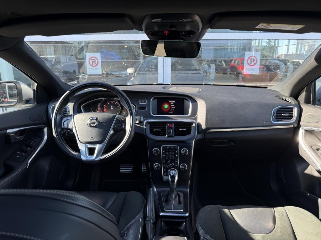 Volvo V40 t3 153pk aut6 polar+ sport| panodak| camera| h&k sound| trekhaak