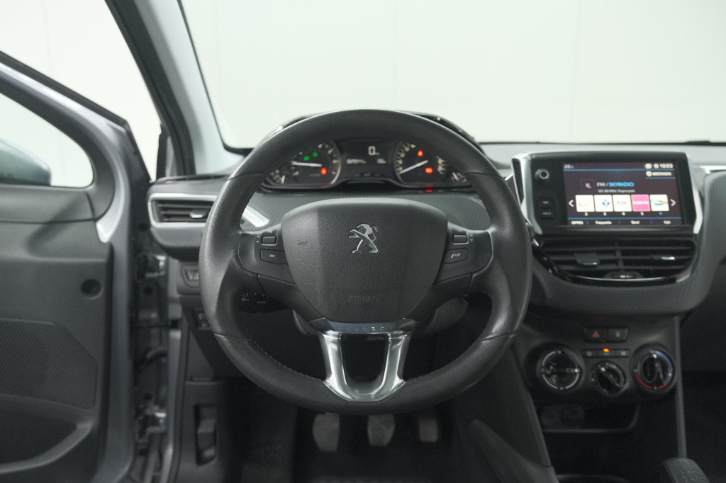 Peugeot 2008 puretech 82 blue lion | trekhaak | panoramadak | navigatie | p