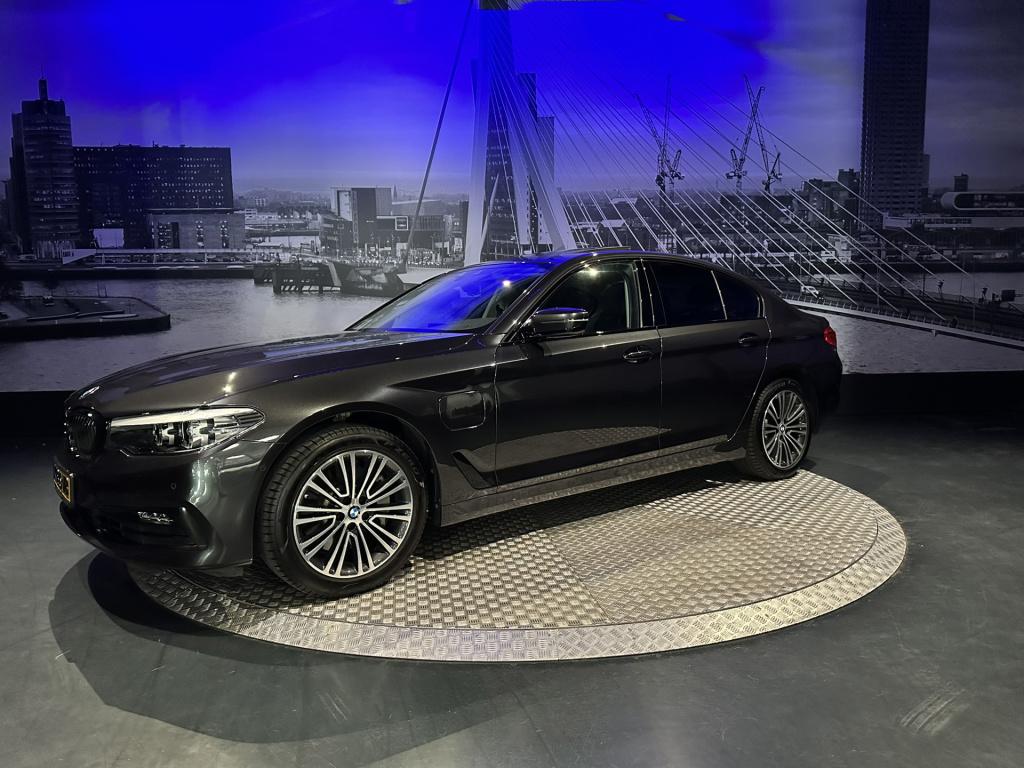 BMW 5 Serie 530e iperformance high executive *schuifdak*harmankardon*