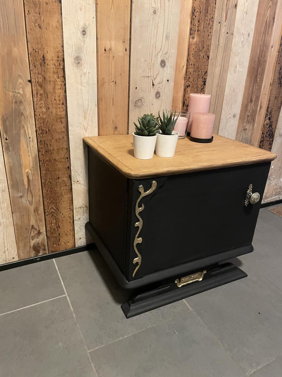 Diverse leuke meubeltjes te koop en tevens ook opknap meubeltje gevraagd