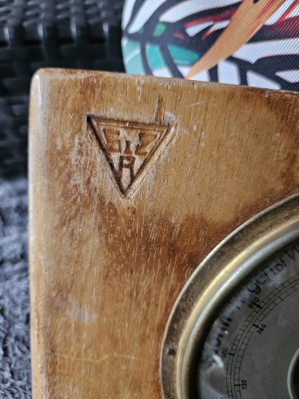 Mooi werkend antiek Barigo Barometer op originele houten plank....
