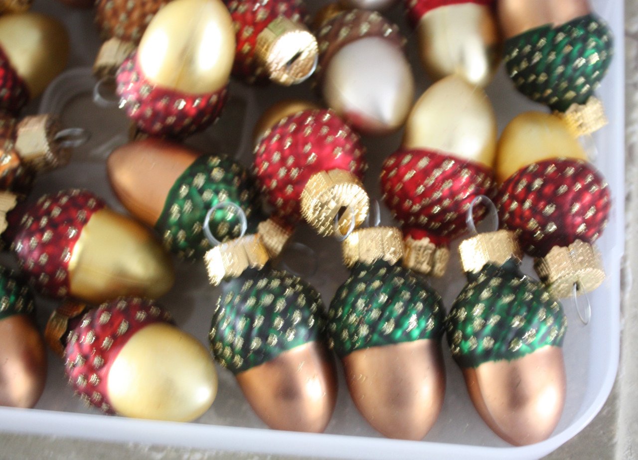 Glazen kerstballetjes eikeltjes kleurrijk