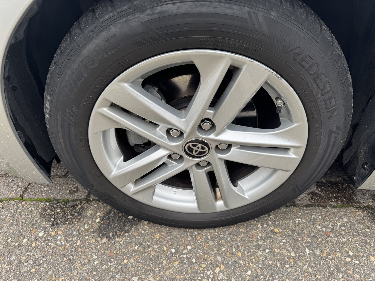 Toyota 16 inch lichtmetalen velgen + Zomerbanden