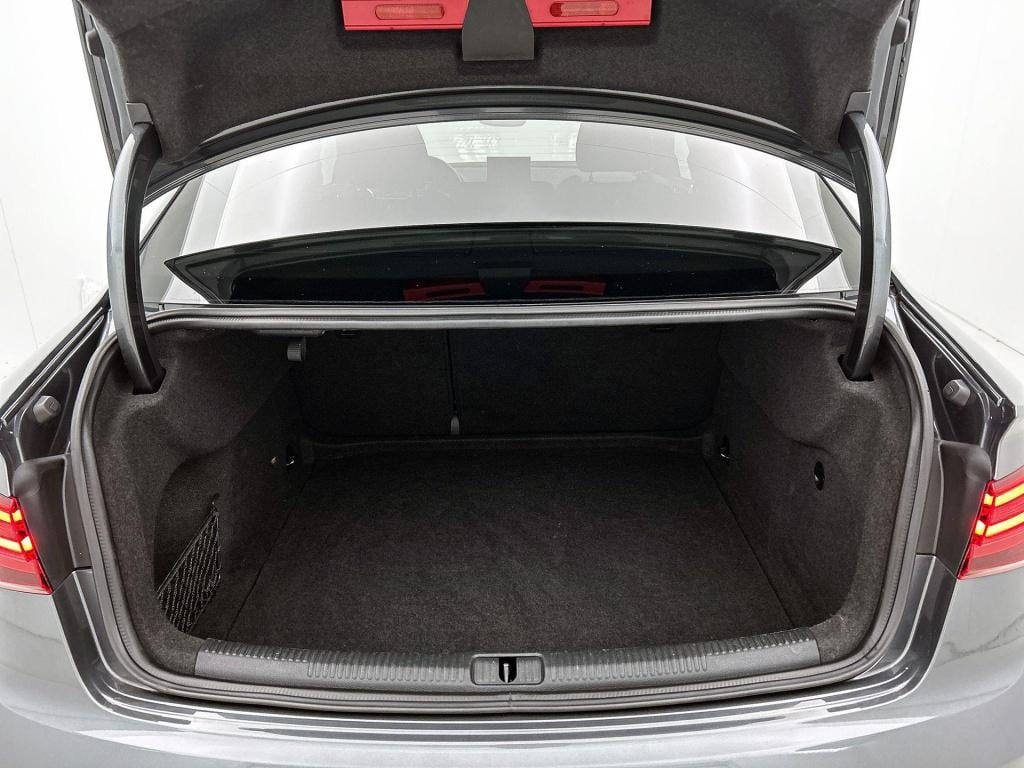 Audi A3 limousine 1.0 tfsi s line | navigatie | afgevlakt sportstuur | spor