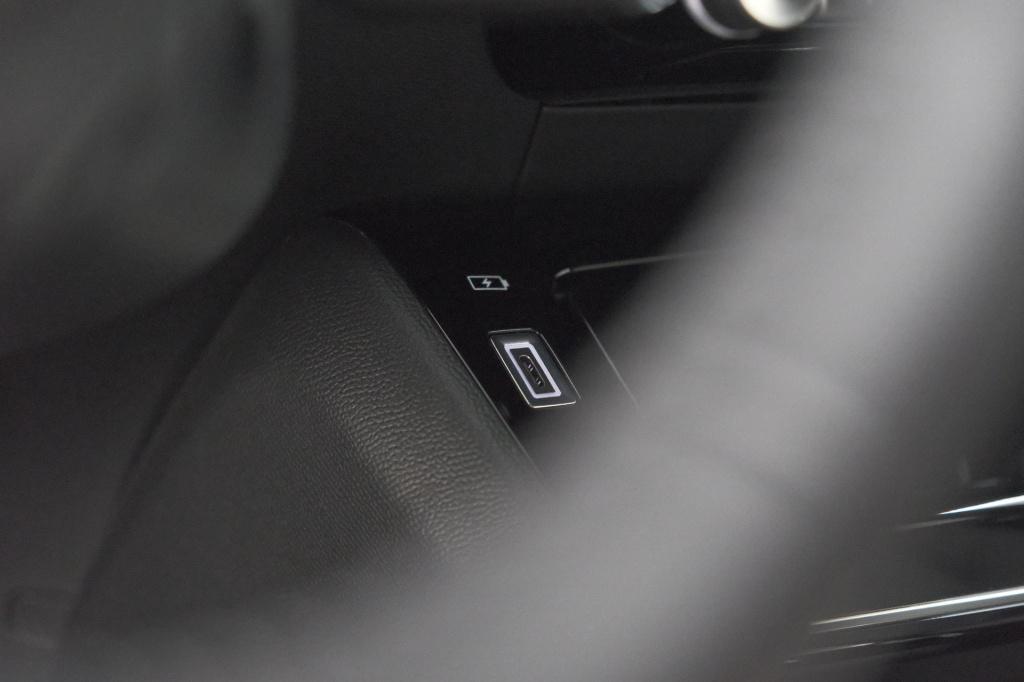 Peugeot 2008 1.2 hybrid 145 allure | apple carplay | climate control | park