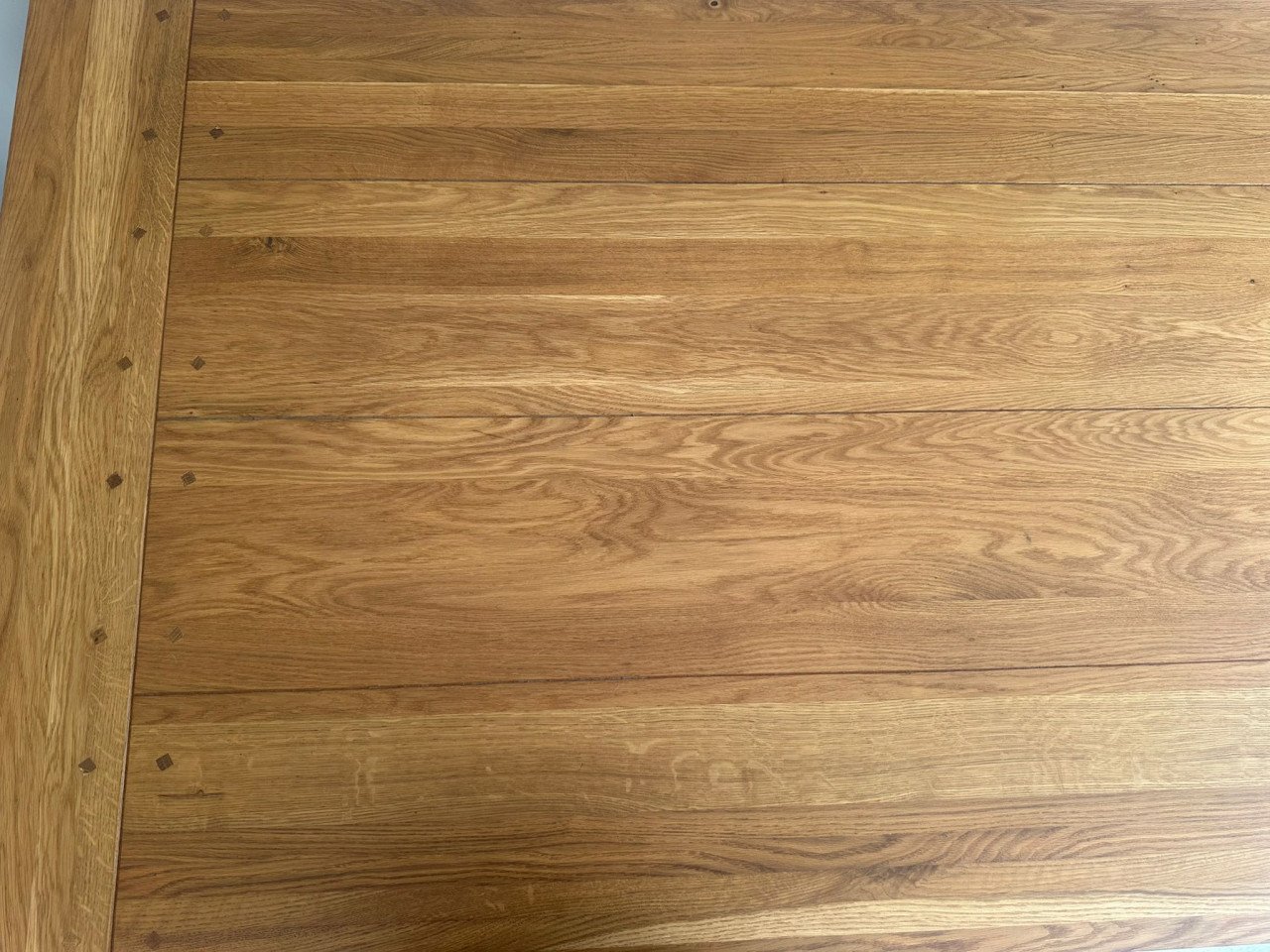 Houten eettafel