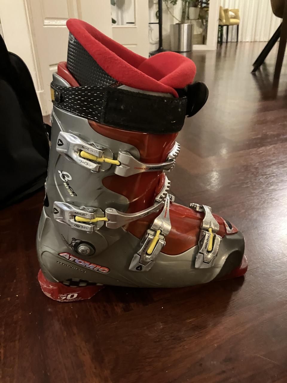 Skischoenen Atomic maat 28 (43.5-44)