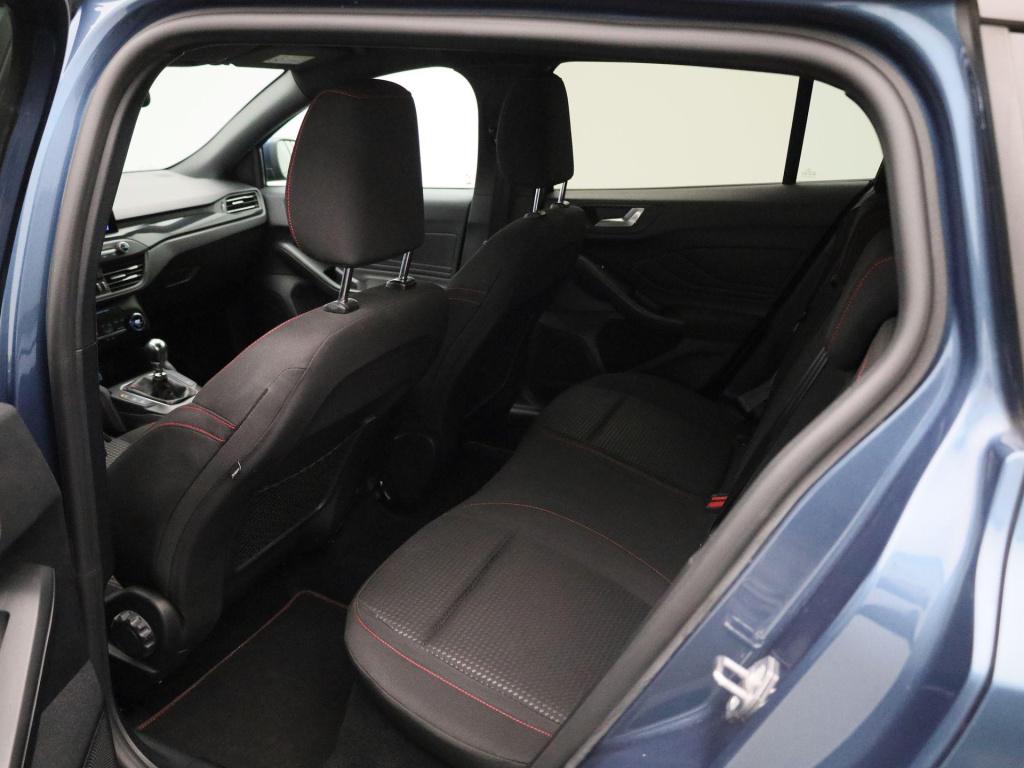 Ford Focus wagon 1.0 ecoboost hybrid st line x business trekhaak - all-weat