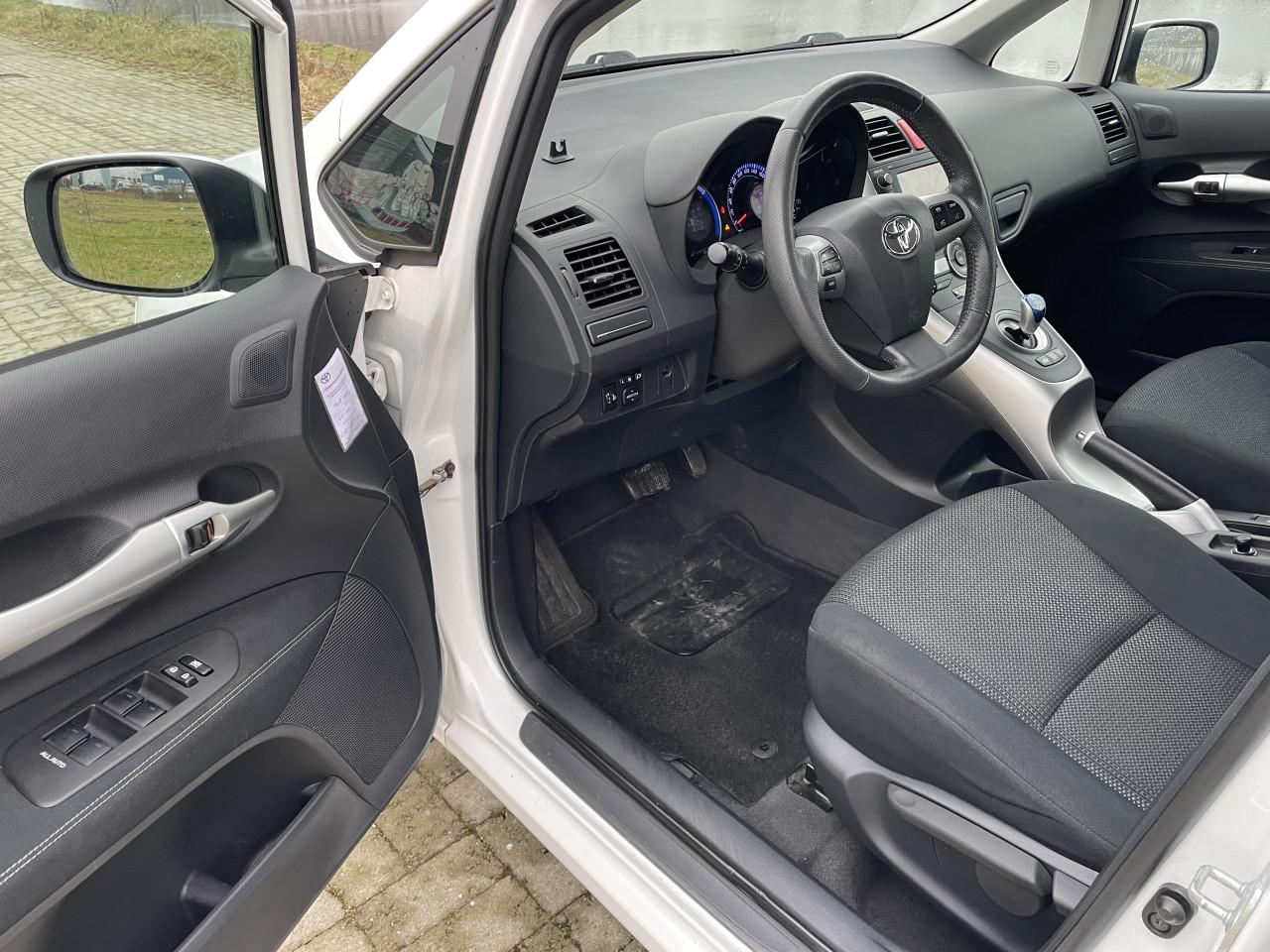 Toyota auris 1.8 full hybrid dynamic