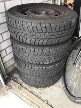 Set winterbanden 195/65/15 op velg voor onder andere Peugeot 307 SW