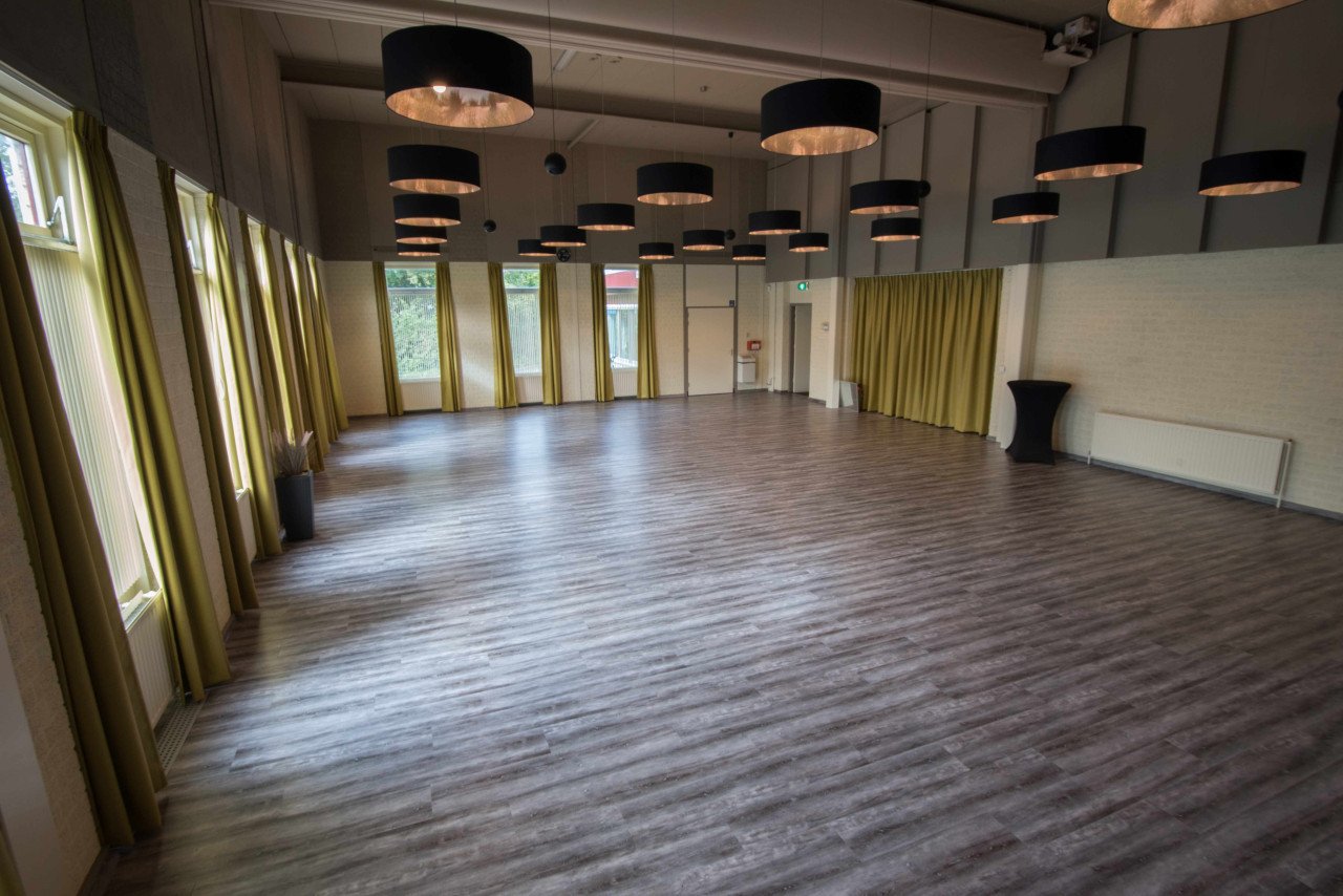 Te huur; grote zaal voor bv feest, workshop, evenment