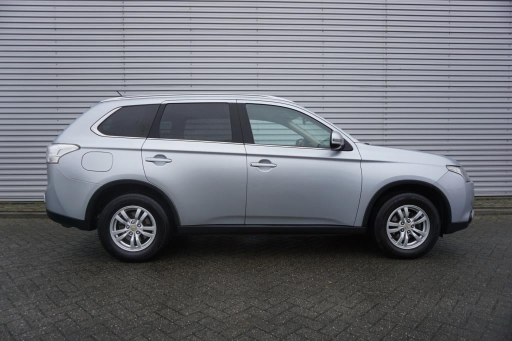 Mitsubishi Outlander 2.0 phev business edition x-line automaat - climate / 