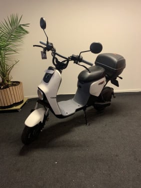 SEGWAY B100S KLEUR WIT 25KM NU 995,= RIJKLAAR