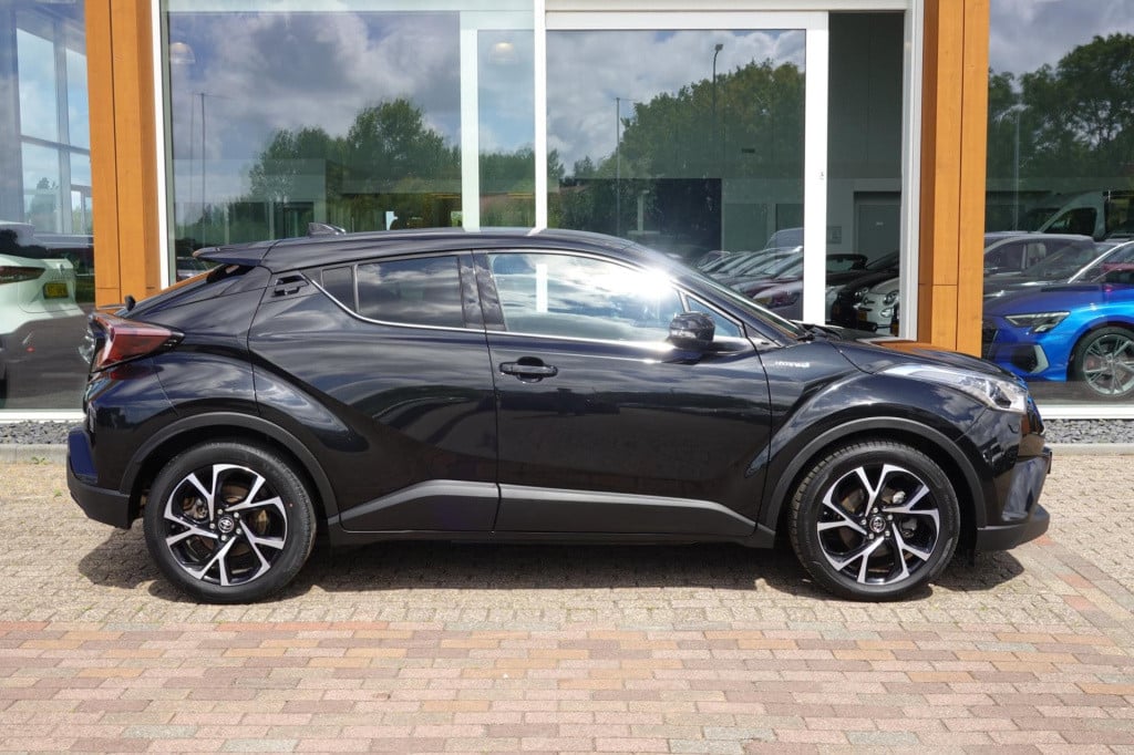 Toyota C-hr 1.8 hybrid adventure