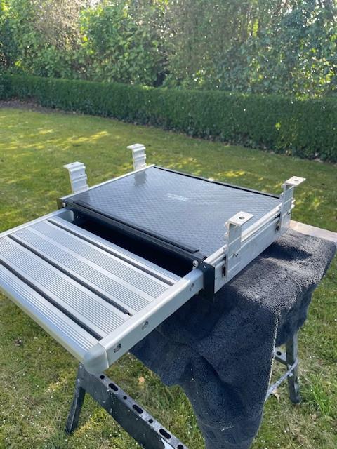 Thule, uitschuifbare opstapje camper/caravan