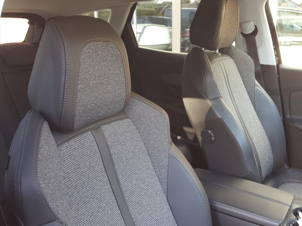 Peugeot 3008 1.2pt 130pk allure trekhaak | navi | apple carplay & android a