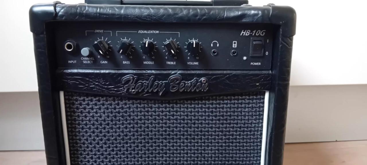 Harley Benton HB-10G gitaar versterker.