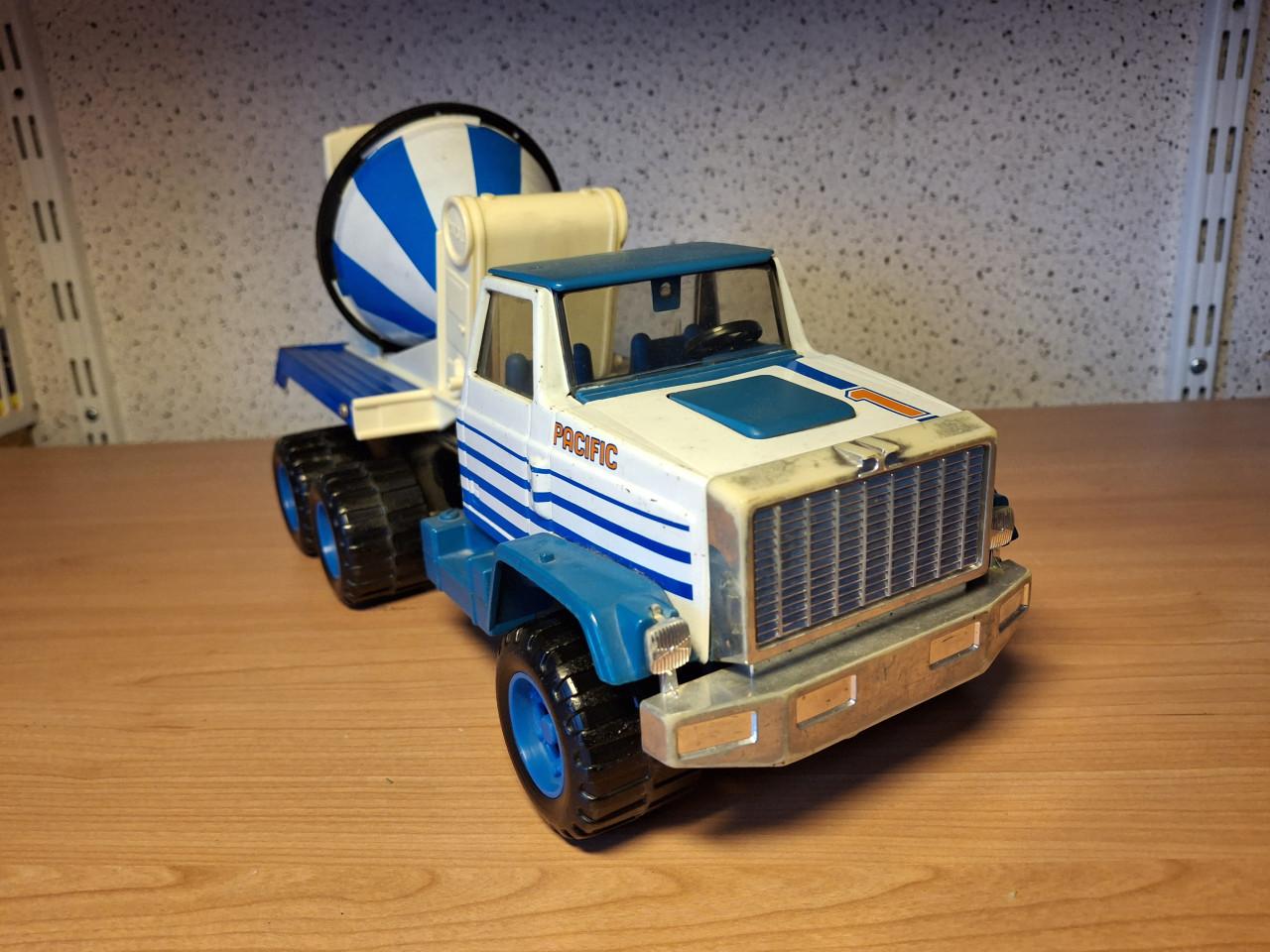 Vintage blikken betonauto