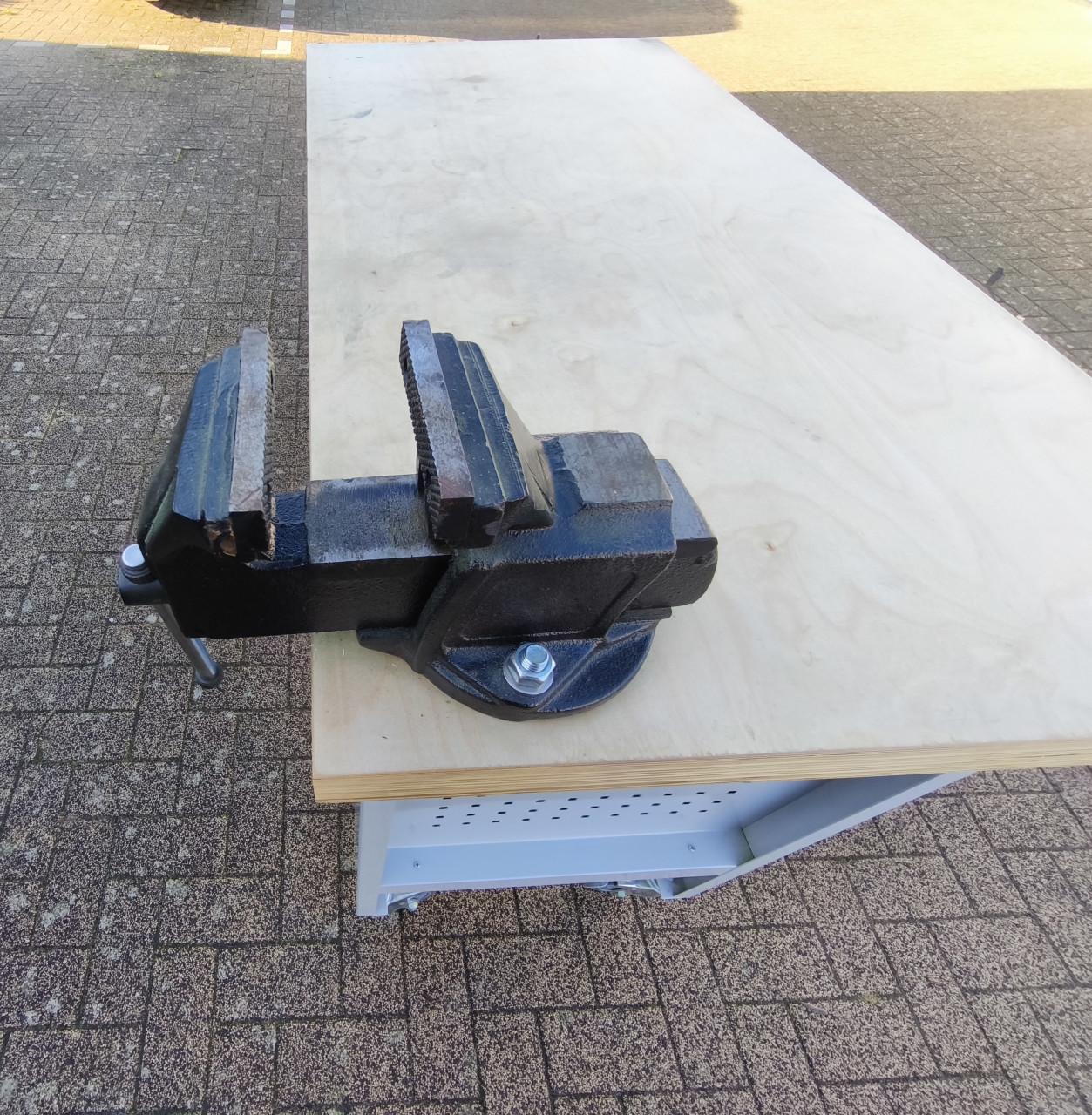 Goede en verrijdbare werkbank te koop