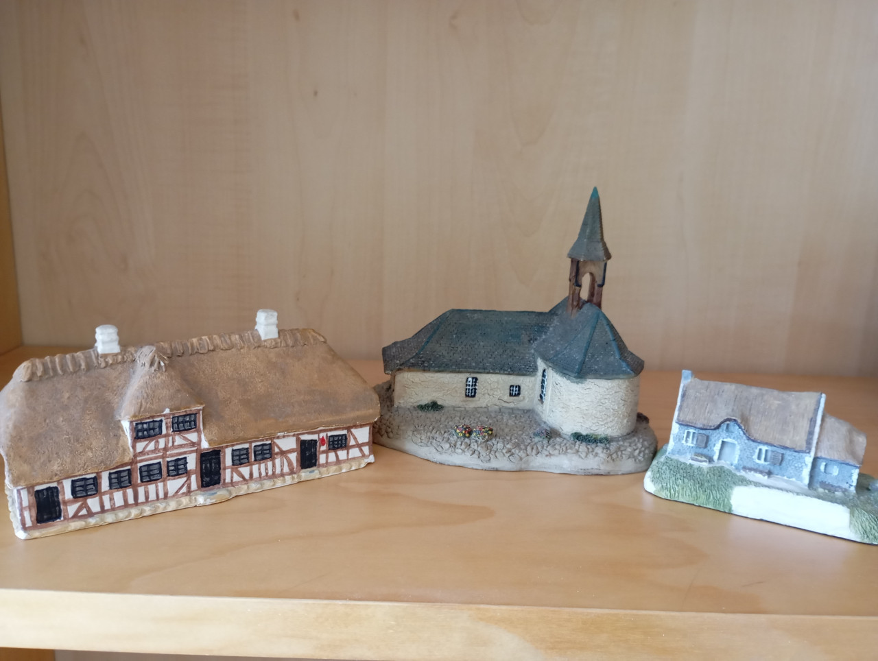21 huisjes: 5 Lilliput Lane, 6 Amsterdamse grachten en 10 diversen.