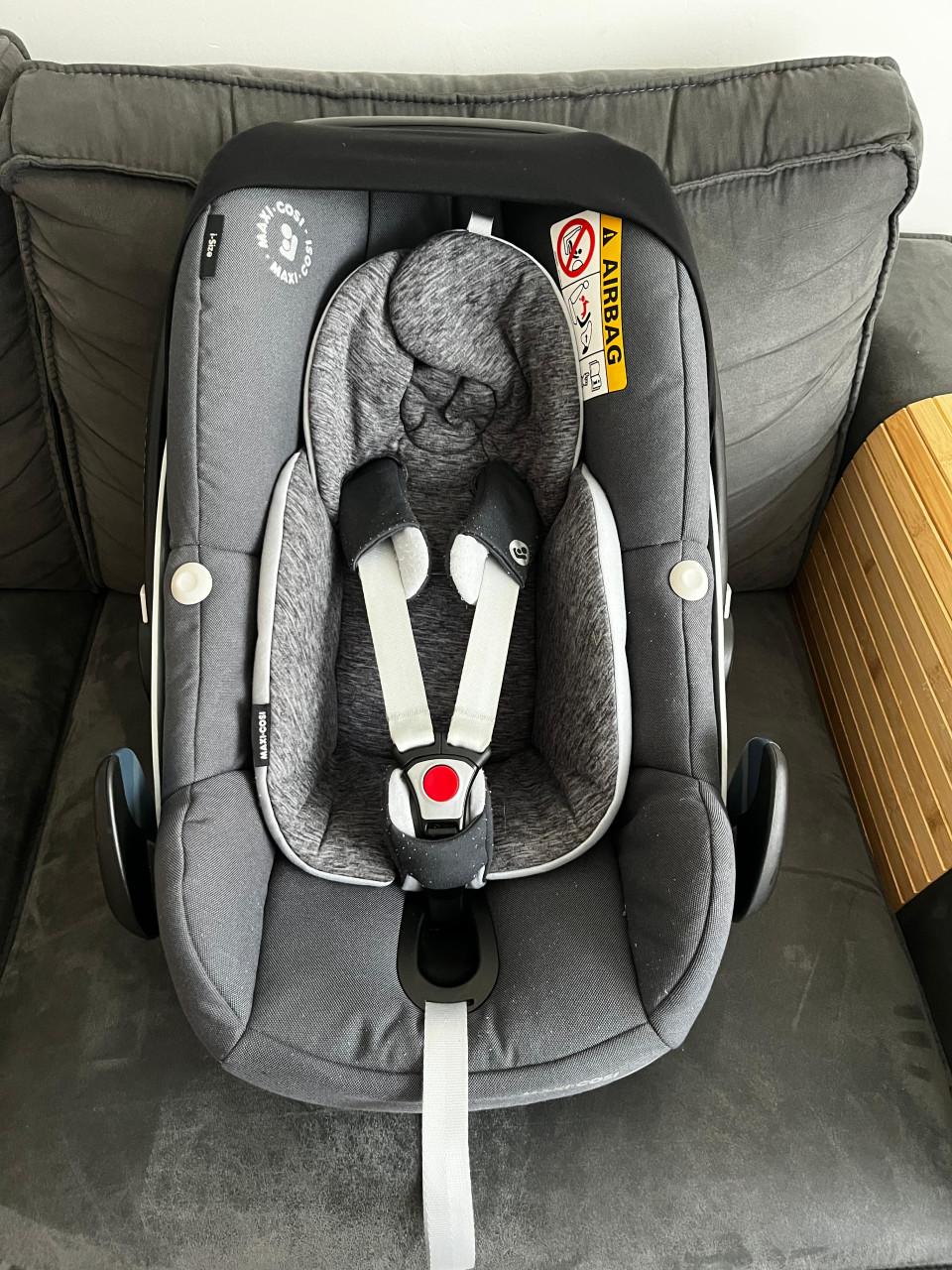 Maxi-Cosi Pebble Pro i-Size Essential Graphite + FamilyFix 3