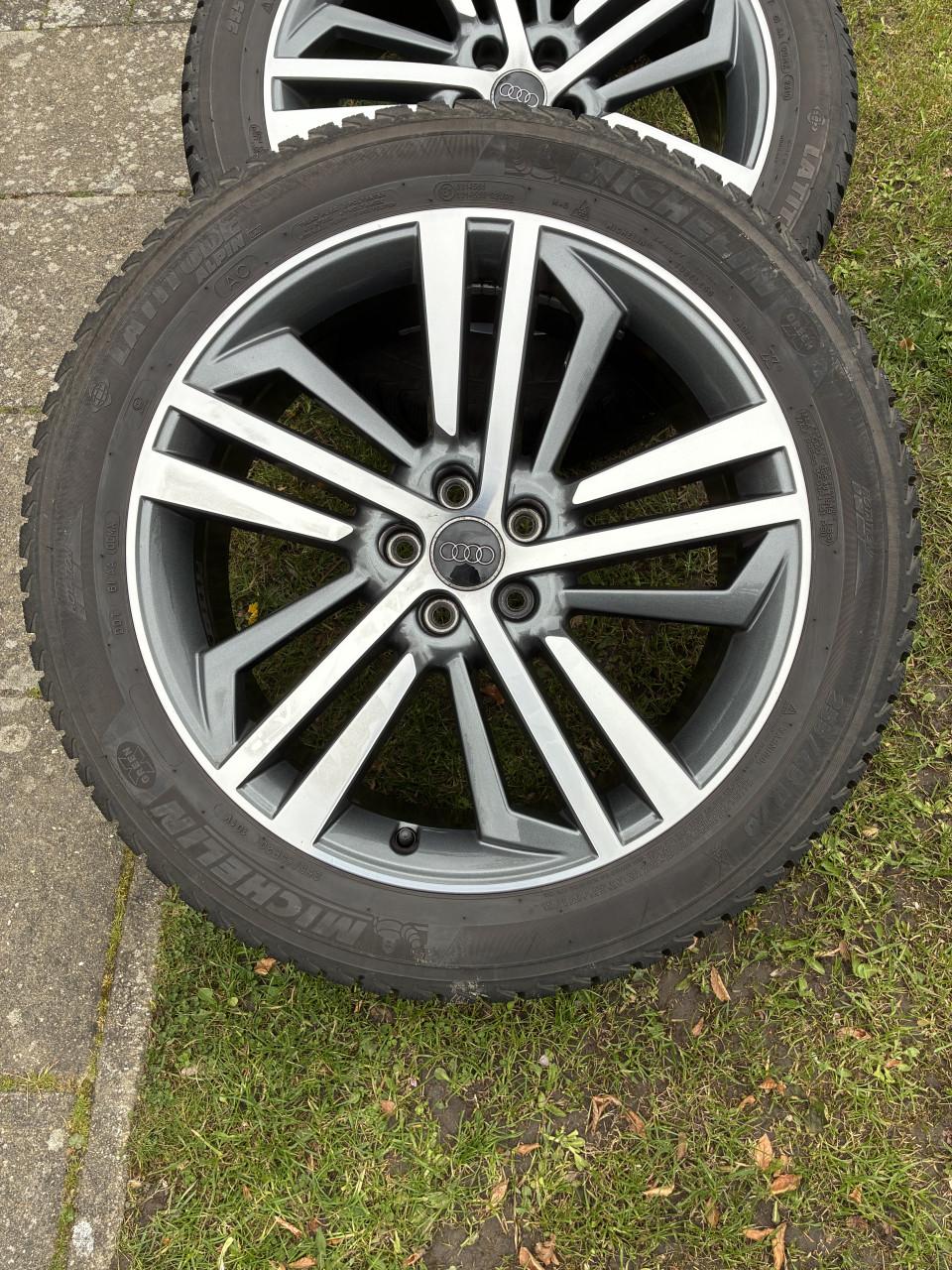 Winterbanden Michelin 255/45/r20 op originele Audi Q5 SQ5 velgen