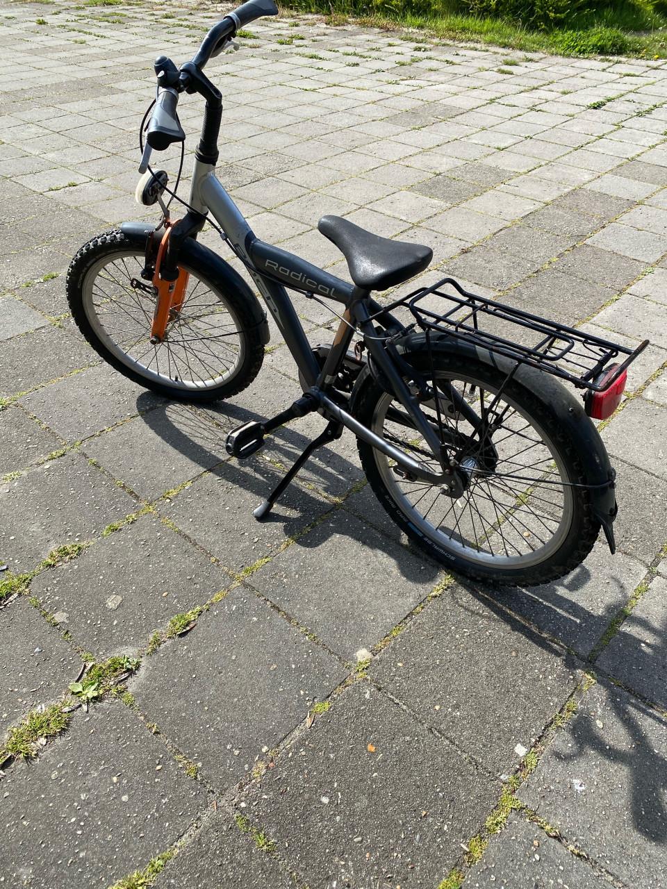 Jongens fietsje