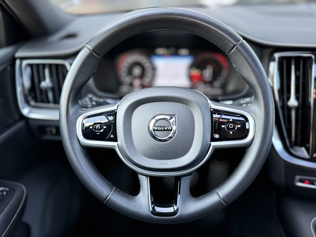 Volvo V60 v60 t6 340pk r-design| panodak| adap.cruise| 360camera| hud| key