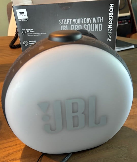 JBL wekker radio etc.
