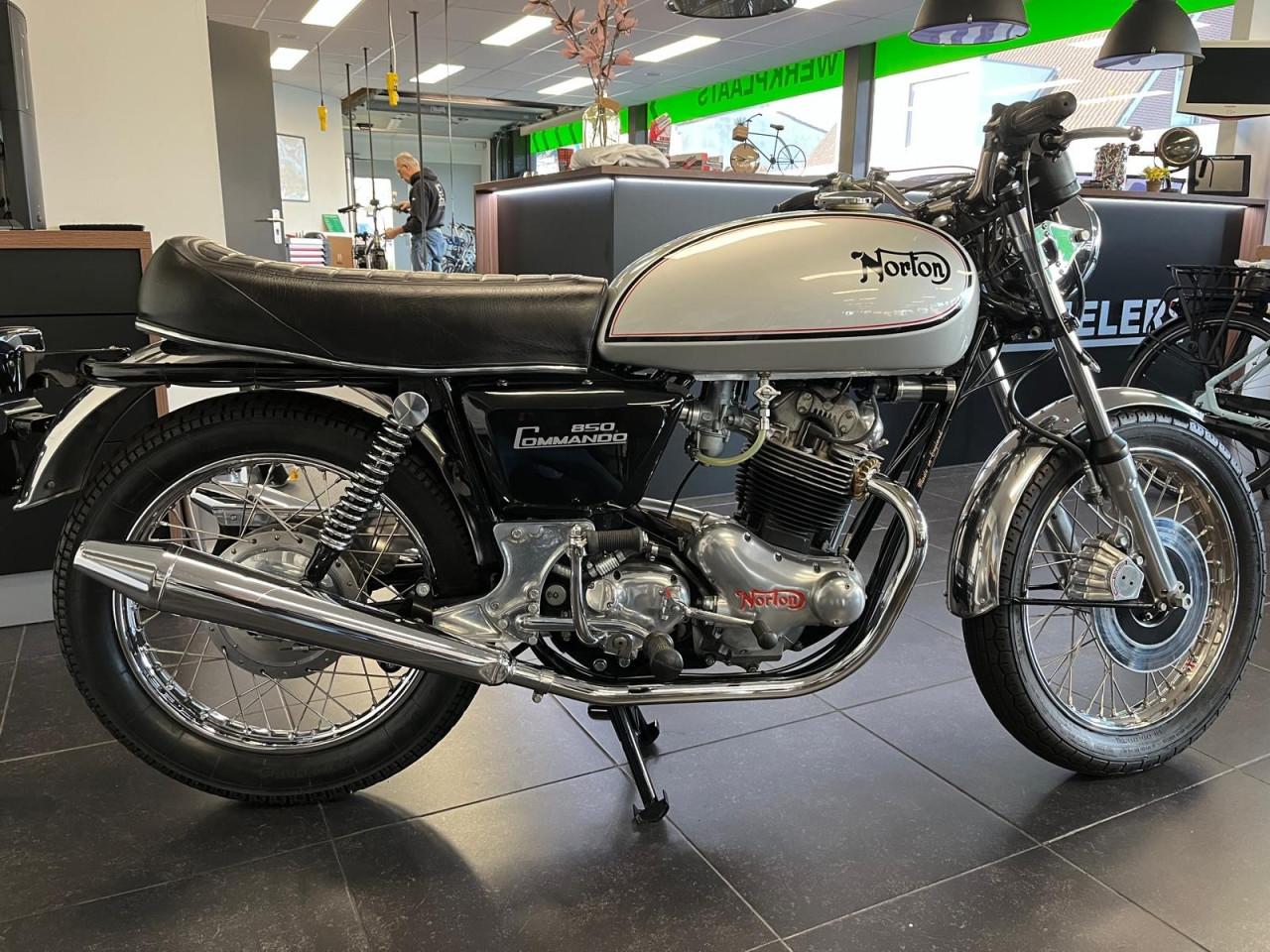 Prachtige Norton motor te koop!