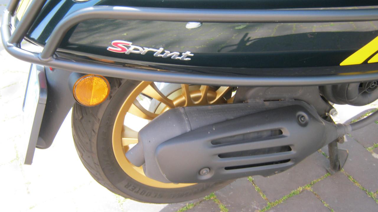 TE KOOP VESPA SPRINT RACING GREEN UIT 11 DECEMBER 2020