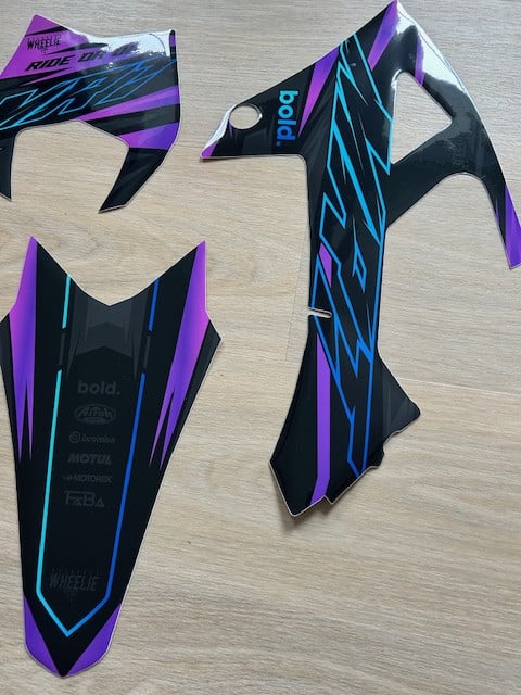 DORTOS Graphics kit purple  (RIEJU MRT 50  (model 2024)    NIEUW!! NIEUW!!