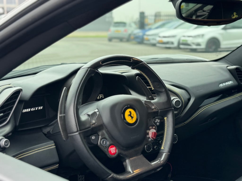 Ferrari 488 3.9 gtb hele * daytona seats * carbon driver zone * dealer onde