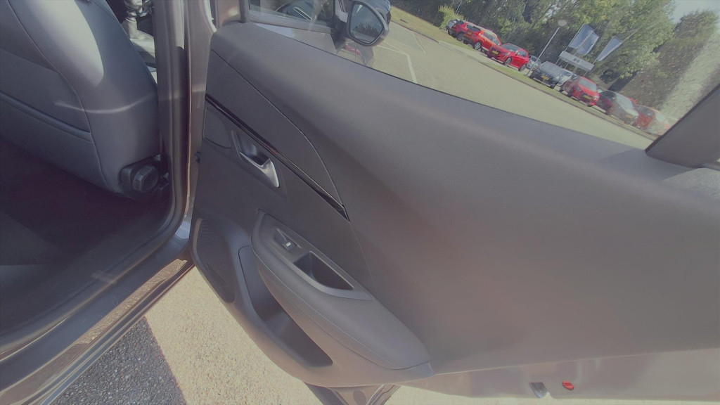 Peugeot 2008 1.2 puretech 130pk allure navigatie | apple carplay & android 