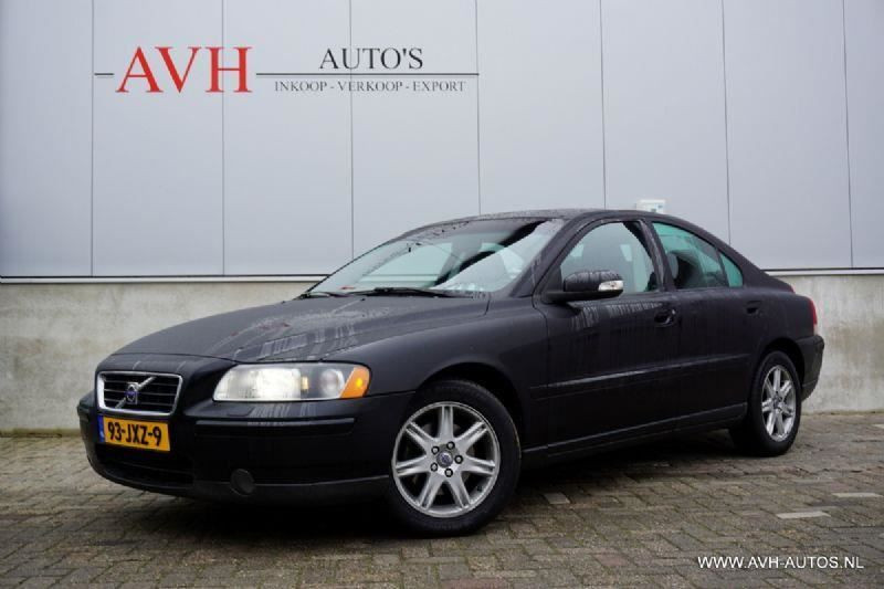 Volvo S60 2.4d, leer + clima!