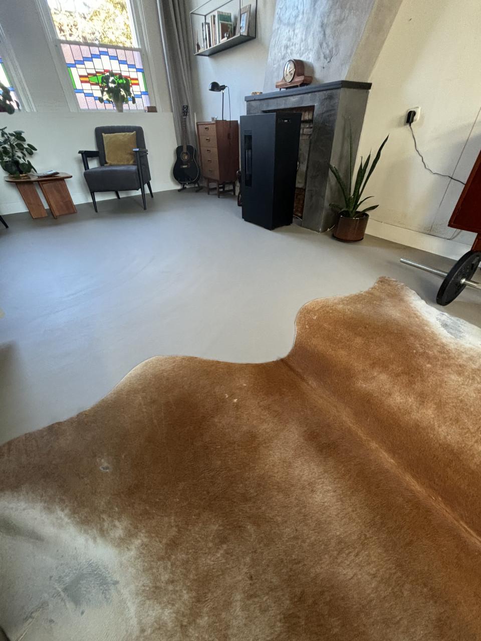 Lava Gietvloer krasvast!