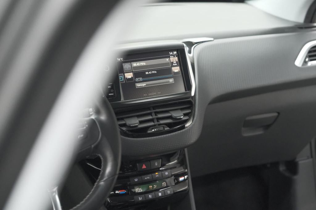 Peugeot 2008 puretech 110 allure | trekhaak | apple carplay | parkeersensor