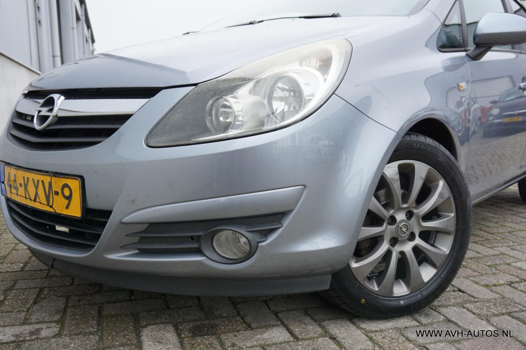 Opel Corsa 1.2-16v '111' edition