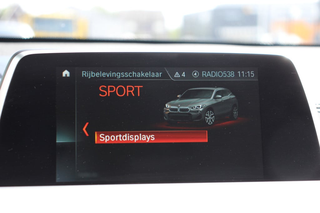 BMW X2 sdrive18i executive | leder | achteruitrijcamera | navi |