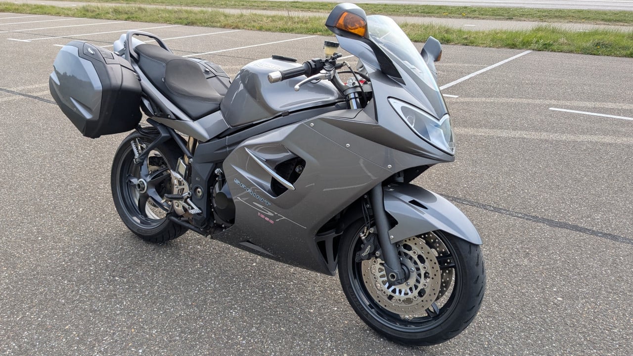 Triumph Sprint ST 1050 - Grijs - Met koffers