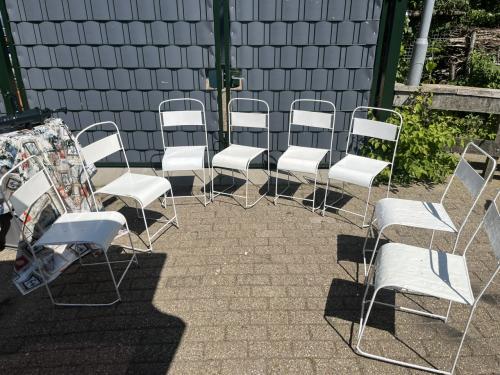 8 Bistrostoeltjes van metaal