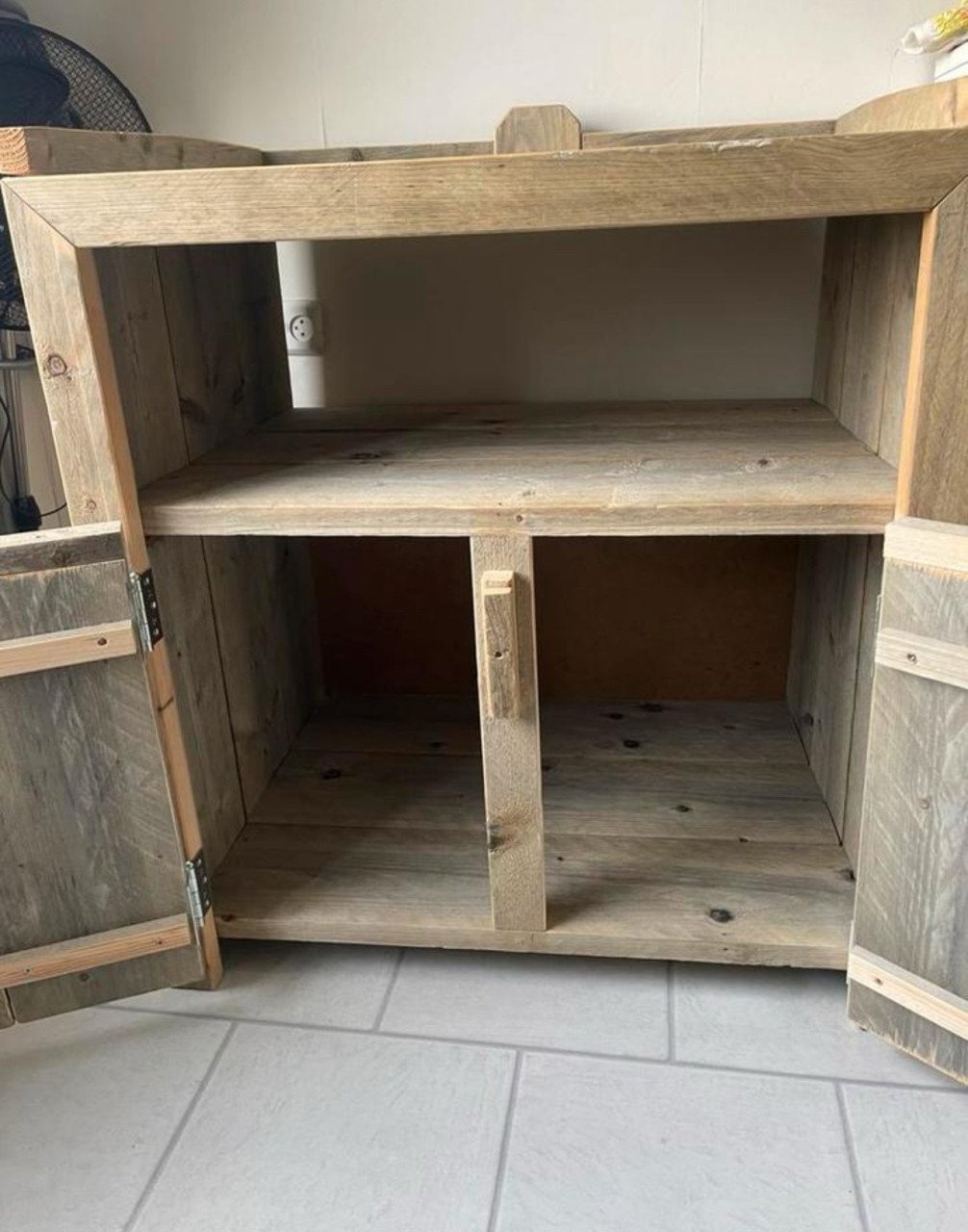 Mooie steigerhouten commode/ kast