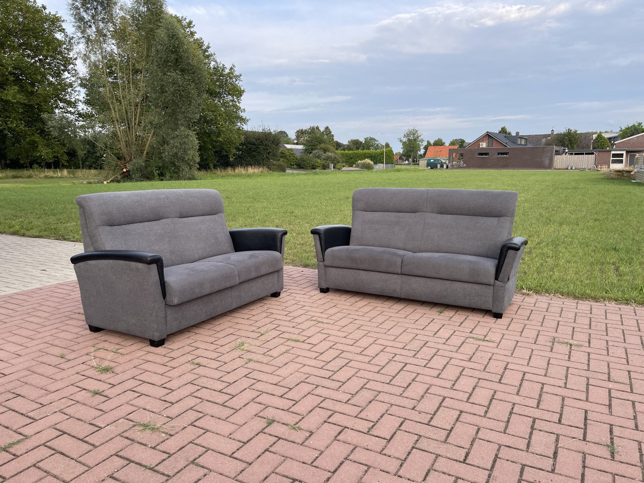 GRATIS LEVERING HEEL NL Antraciet Stoffen Bankstel 3+2,5Zits