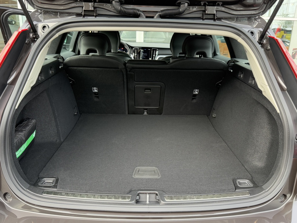 Volvo V60 b3 essential edition