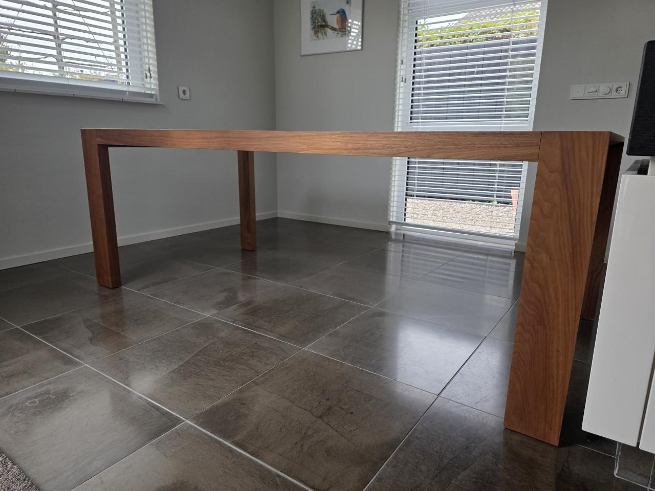 Arco kersenhouten eettafel