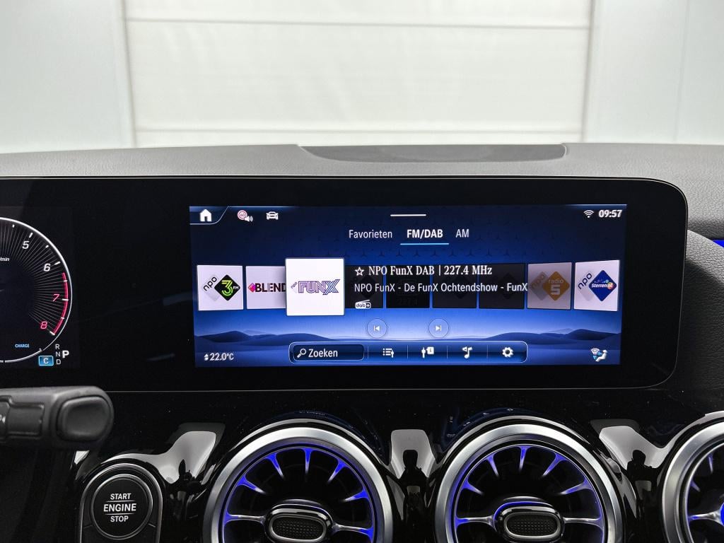 Mercedes-Benz Gla-klasse 200 amg line | sfeerverlichting | panoramadak | cr