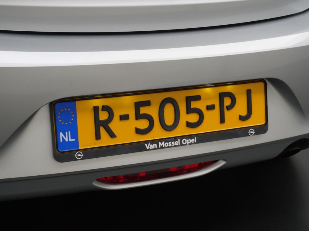 Opel Corsa 1.2 edition | navigatie | cruise control | lm velgen