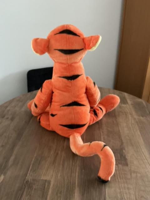 Prachtige middelgrote TEIGETJE Knuffel van Winnie de Poeh