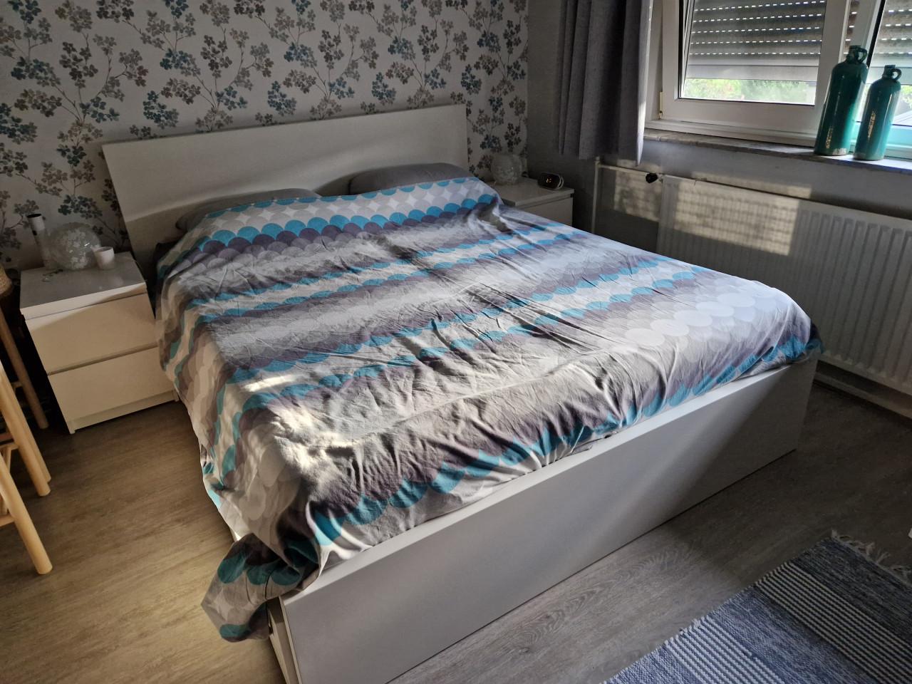 Bed & nachtkastjes Malm