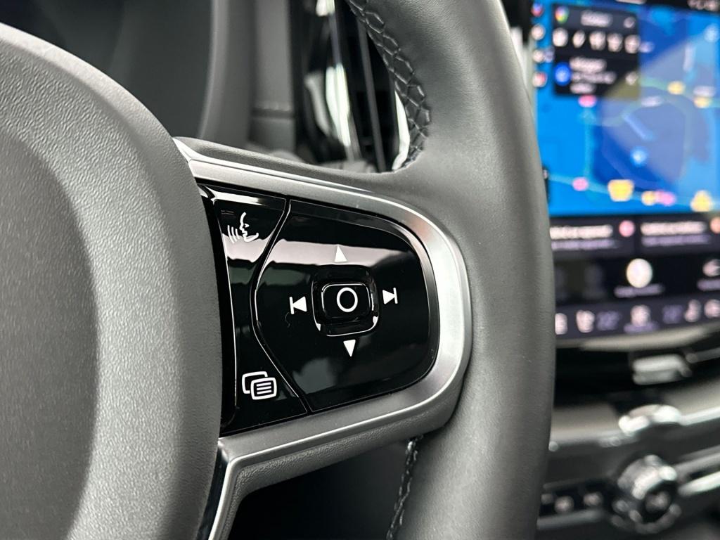 Volvo XC60 t6 398pk recharge ultra dark| pano| luchtvering| hud| 360camera